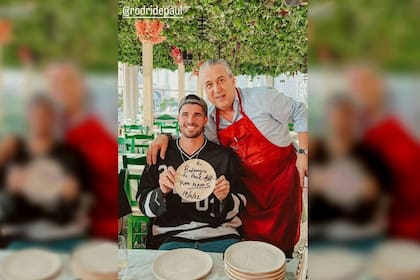 Rodrigo de Paul estuvo en un restaurante griego en Doha tras el pase de la selección a la final del Mundial