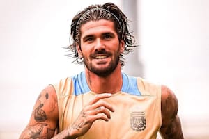 Rodrigo De Paul llegó al país y mostró su osado look en las redes sociales