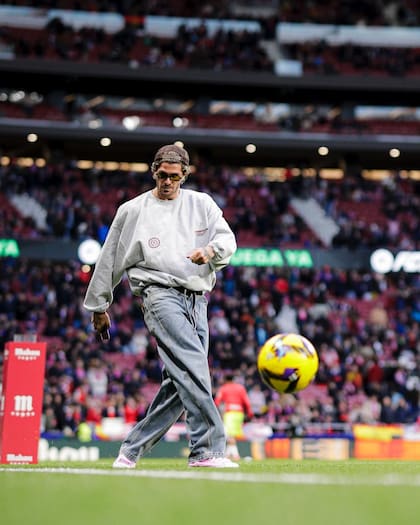 Rodrigo de Paul no participó del encuentro del Atlético Madrid y aún así acaparó la atención de todos... hasta de Messi