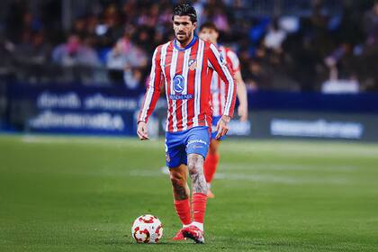 Rodrigo De Paul terminó lesionado el partido ante Barcelona y no podrá estar mañana en Atlético de Madrid ante Sevilla por la Liga de España.