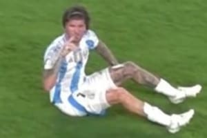 El picante cruce entre De Paul y el entrenador de Canadá en pleno partido