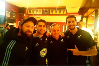 Rodrigo Maruso, Adrian Belardo, Diego Menéndez y Gonzalo Saenz en un bar en Dublín