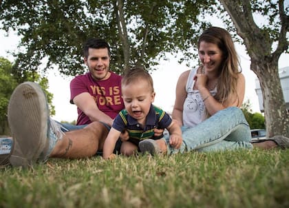 Rodrigo Maside y su mujer, Marina, decidieron tener a Mateo, de 11 meses, a los 23 y 24 años respectivamente