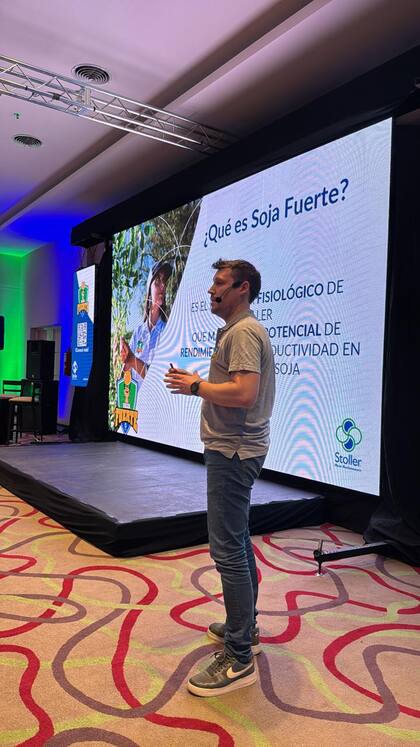 Rodrigo Merki presentando "Soja Fuerte".