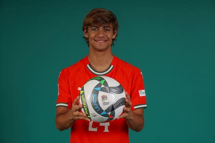 Rodrigo Mora, el joven portugués de 18 años que está llamado a ser el heredero de Cristiano Ronaldo en la selección lusa