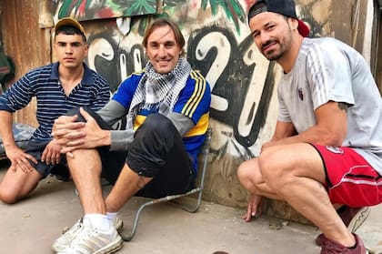 Rodrigo Mora y el flaco Schiavi en el rodaje de El Marginal