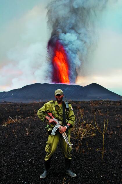 Rodrigue Mugaruka Katembo, mano derecha del director
del parque nacional, con su uniforme de cada día
