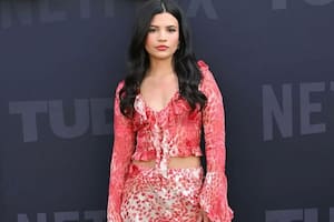 Rodríguez fue criada por su madre británica-alemana en Minneapolis, Minnesota, y se mudó a Los Ángeles al graduarse de la secundaria; su padre es de origen mexicano