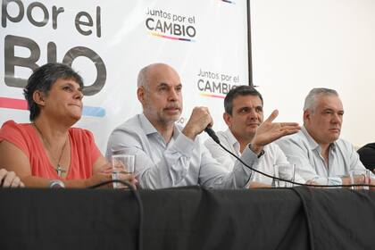 Rodríguez Larreta con Neme y Fernando Carbajal (segundo desde la izquierda). Entre ambos sacaron casi tantos votos como el candidato de Gildo Insfrán en las PASO del 2021.
