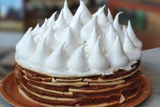 ¿De dónde proviene el nombre de la torta Rogel?