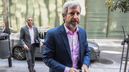 Rogelio Frigerio arribando a la reunión de gobernadores en el Consejo Federal de Inversiones