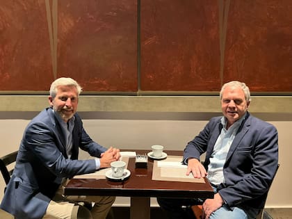 Rogelio Frigerio y Pedro Galimberti en su primera foto tras el resultado de las PASO