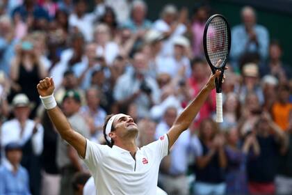 Roger Federer festeja su triunfo frente a Rafael Nadal en las semifinales del último Wimbledon.