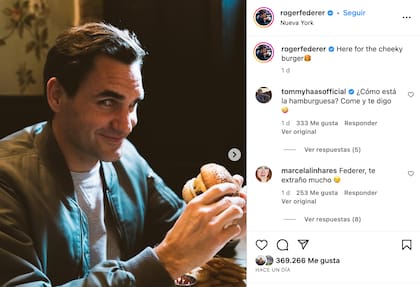 Roger Federer no pudo irse de Nueva York sin comer una hamburguesa