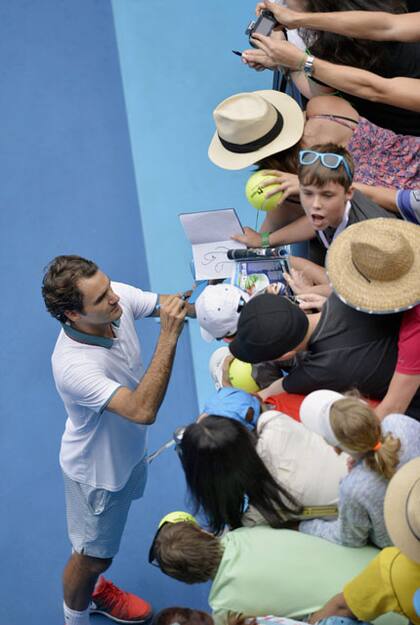Roger Federer sigue su camino en Melbourne