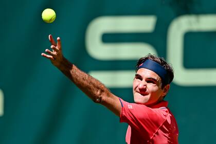 Roger Federer tiene 19 títulos sobre césped: ocho en Wimbledon, uno en Stuttgart y diez en Halle, donde hoy debutó venciendo a Ilya Ivashka.