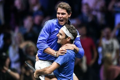 Roger Federer y Rafael Nadal juegan este viernes un partido de exhibición en Sudáfrica al que asistirán más de 50.000 personas, récord absoluto