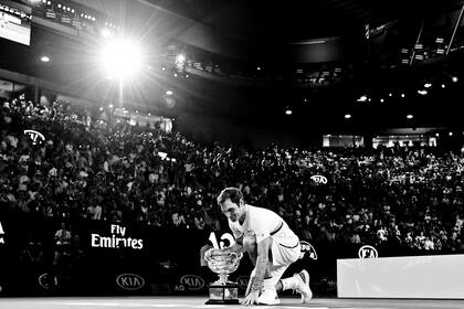Roger Federer y su trofeo número veinte de Grand Slam