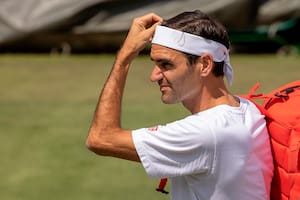 Wimbledon. Federer está en su jardín, con la ilusión de dar el último golpe