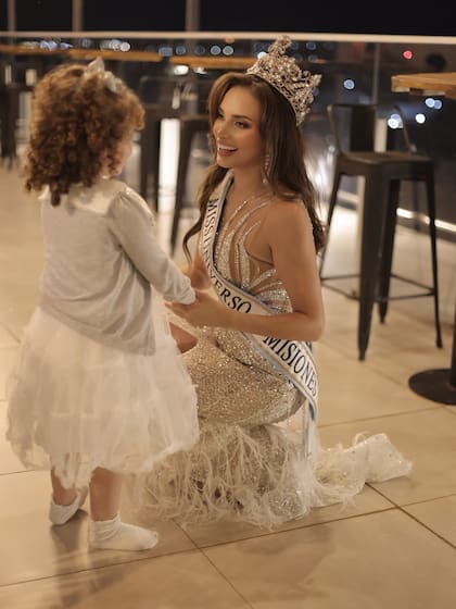 Rogouski combina su carrera en el modelaje con su rol como mamá de una hija (Foto: Instagram @tamara.rogouski)