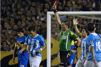 Roja para Gutiérrez: Pitana expulsa al colombiano por protestar, en un Boca-Racing