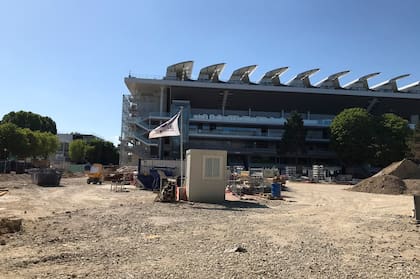 Una imagen actual del sitio donde se encontraba el court 1 de Roland Garros; en el fondo, el estadio central.