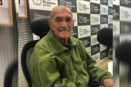 Rolando Hanglin le aporta su particular estilo a la noche de radio Rivadavia