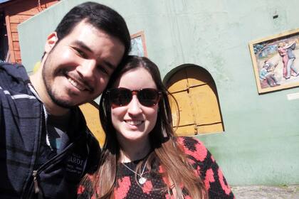 Rolando junto a su esposa en el 2016.