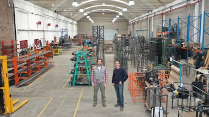 Rolando Meyer e Ignacio Elizalde, fundadores de Elevate, en su planta de Olivos.