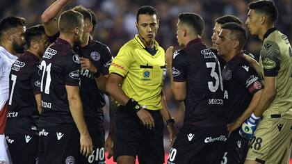Roldán, en el centro de la polémica por el partido entre Lanús y River