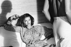 Roles invertidos para la época, 1975, en una campaña de Calvin Klein hecha para US Vogue