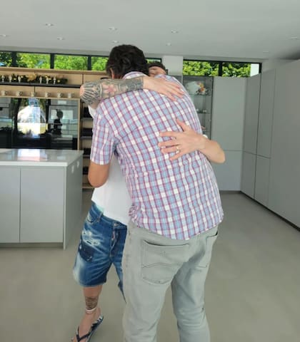 Roly Santacroce, intendente de Funes, junto a Lionel Messi