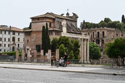 La gente está contenta de volver lentamente a la normalidad, aunque critican al gobierno de Giuseppe Conte