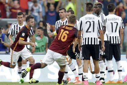 Roma festeja ante la mirada de Dybala