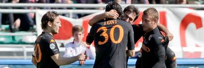 Roma venció en Bari y sigue a un punto