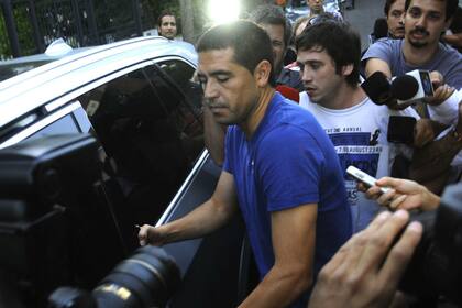 Román, el día que mantuvo una reunión con el Virrey Y Angelici en su casa