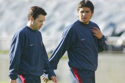 Román e Iniesta, amigos en Barcelona