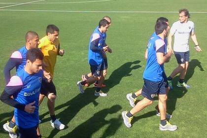 Román se mueve junto a los titulares del domingo