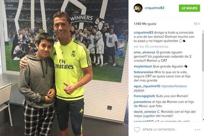 Román y Agustín, su hijo, de vacaciones en España