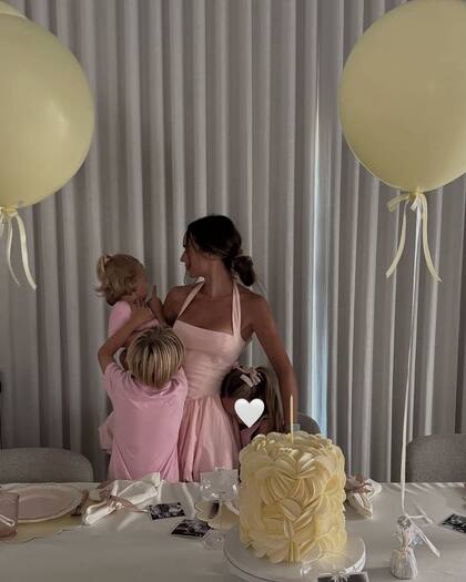 Romarey, junto a sus tres hijos, celebró su cumpleaños