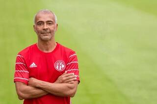 Romario anunció que vuelve al fútbol para cumplir un sueño