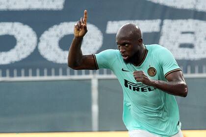 Romelu Lukaku abrió y cerró la goleada del Inter en Genoa