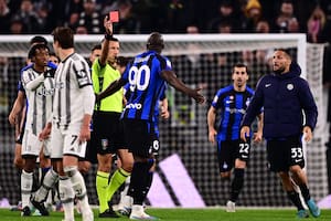 Juventus-Inter, con Di María y Lautaro: un penal con VAR sobre la hora, agresiones y tres expulsados