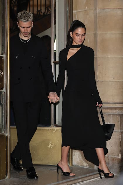 Romeo Beckham y Kim Turnball, muy elegantes y combinados en negro