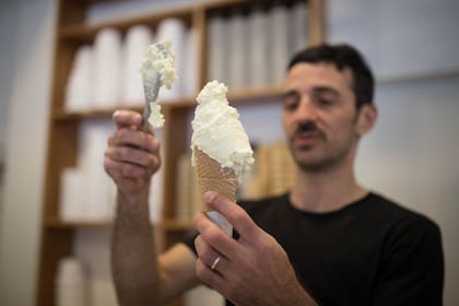 Romeo Bontempi también hace los muebles del lugar. Un tiempo después de que abriera Occo, se asoció a Franco Savino y Nicolás Ciampa.