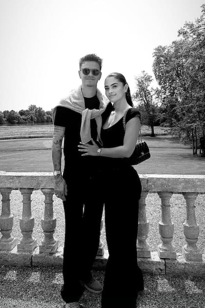 Romeo estuvo acompañado por su novia Kim Turnbull.