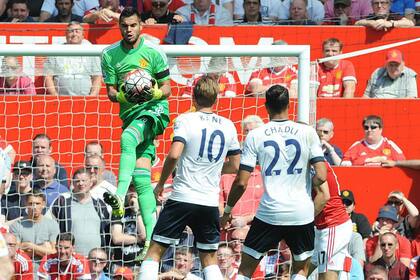 Romero domina en las alturas; el arquero jugó un buen partido