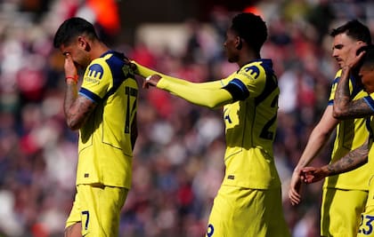 Romero sale llorando del campo de juego