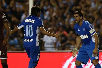 Romero y Milito le dieron el triunfo a Racing