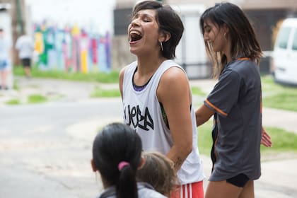 Romina baila con los chicos de La Cava